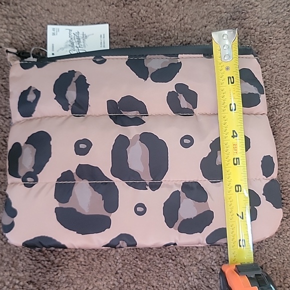 Update* 6 Leopard Print Clutch - Picture 5 of 6